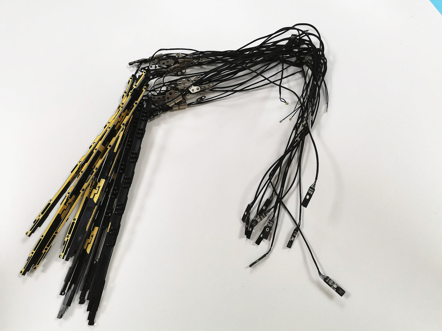 Macbook MacbookAir A1465 A1466 WIFI antenna left-turn axis camera cable