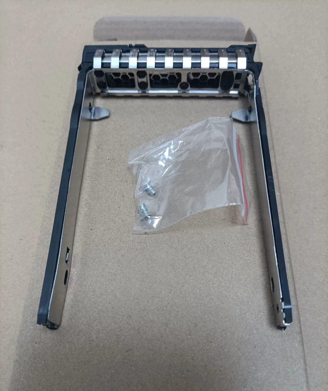 Servicer New Original 2.5-inch Hard Drive Carrier HP DL385 DL380 G10 Plus V2 P22892 23272