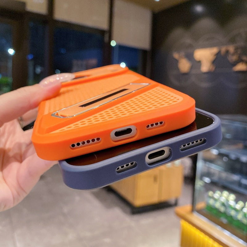 The new mesh cooling is suitable for iPhone 18promax mobile phone case iPhone17Pro one-word bracket 16/15 large window 14 creative anti-drop Phone accessories