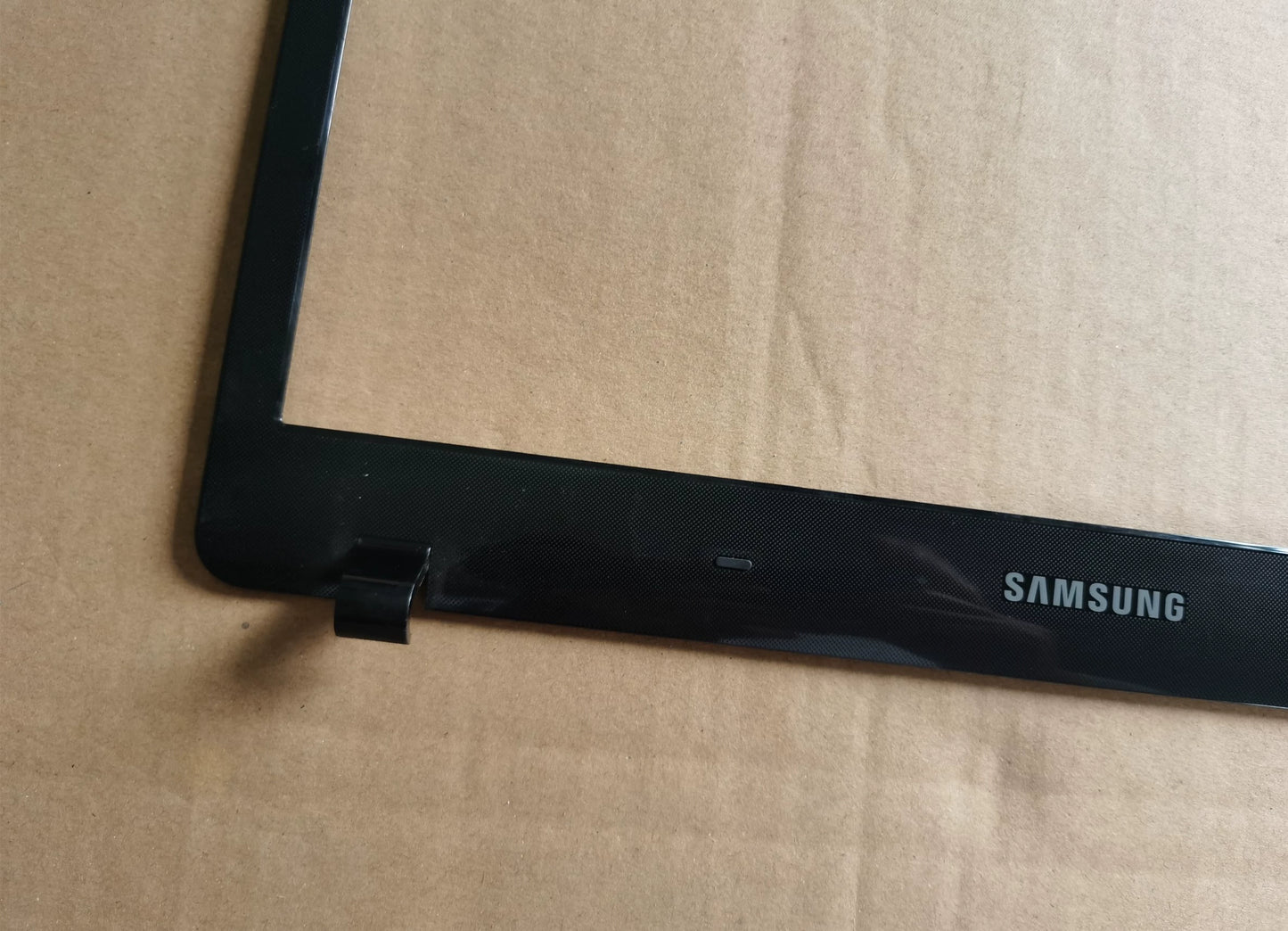 (Shipping fee not include)全新 Samsung 笔记本300E4A 300E4C 4X 43 3431E B壳 屏幕边框 外壳