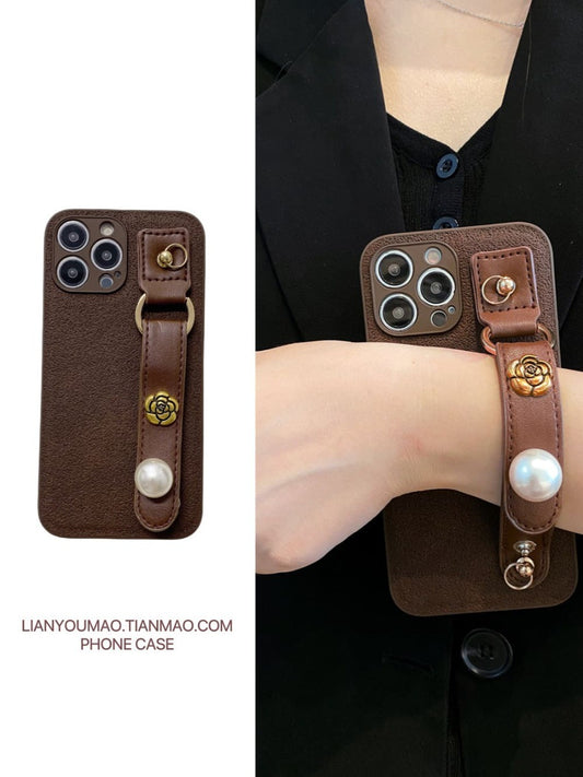 Accessories Dark Brown Pearl Camellia Wrist Strap for iPhone15Pro Phone Case Apple Strap Crossbody Lanyard