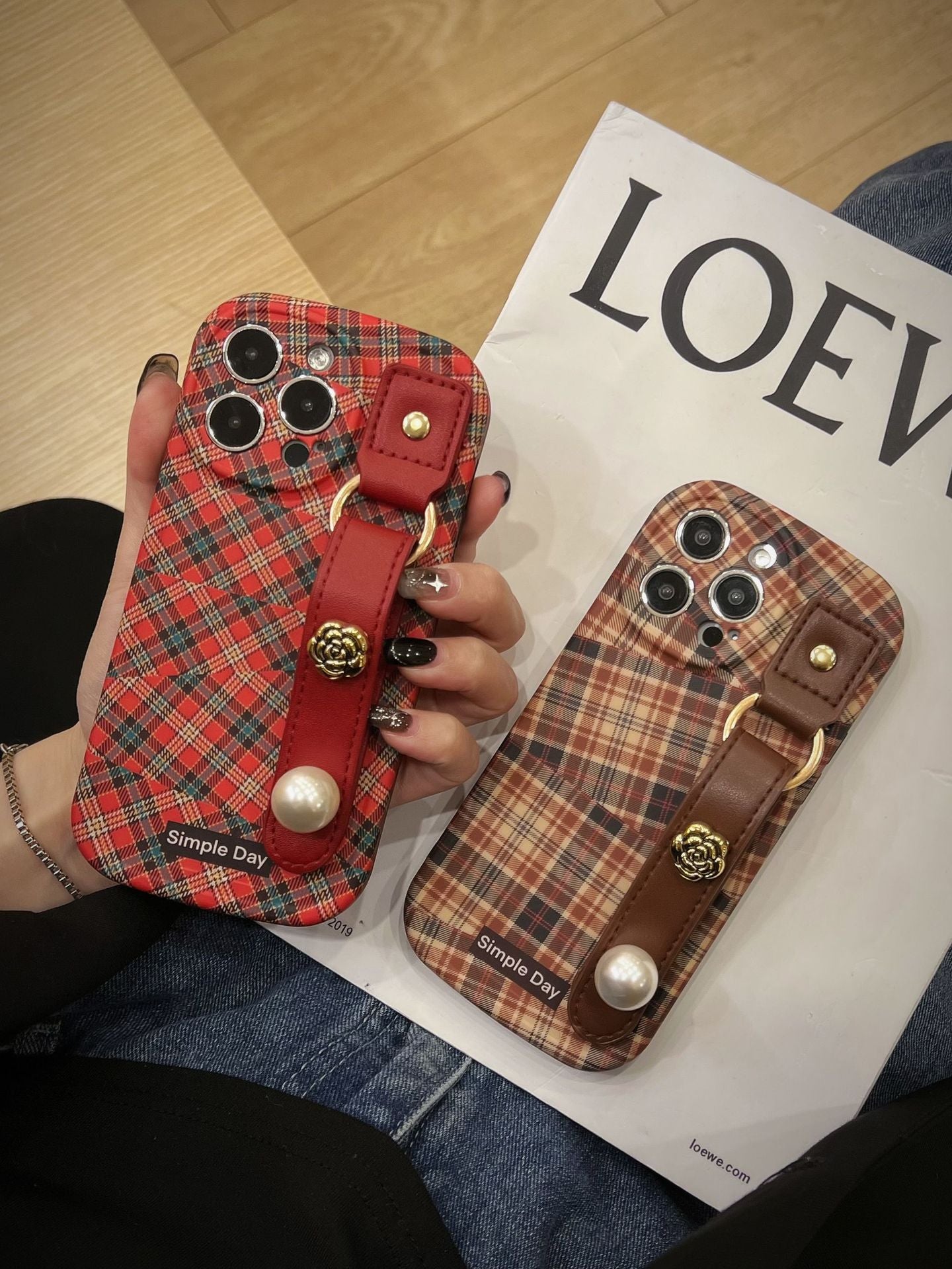 Accessories Irregular plaid wristband for iPhone15Pro Apple 14 mobile phone case 11 new 12 women 13 anti-drop x tide