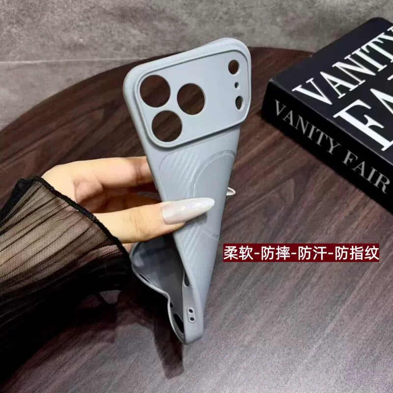 Ultra-thin carbon fiber pattern magnetic attraction for iPhone 18promax mobile phone case fine hole large window iPhone17pro fine hole all-inclusive TPU soft case 16plus anti-fingerprint 15/14/13 advanced sense Phone accessories