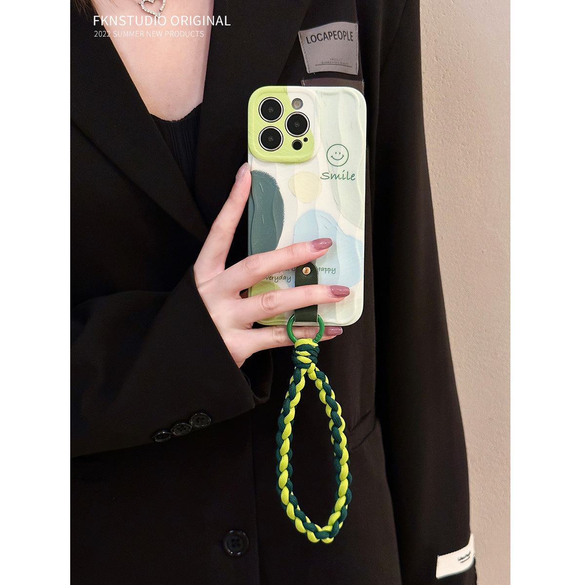 Accessories ins wind graffiti smiley face niche application Apple 14promax mobile phone case 15pro Apple 13 lanyard 12 new models