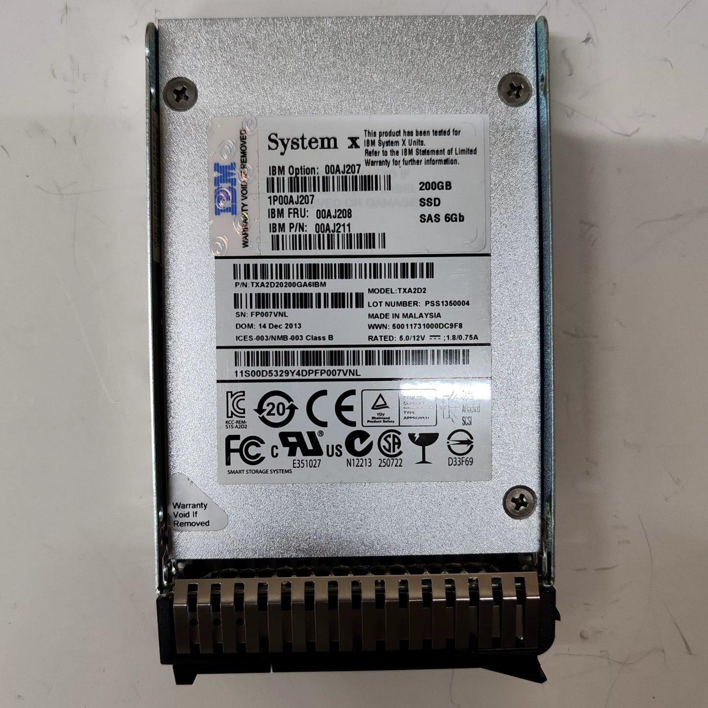 IBM New 00AJ207 00AJ208 200GB 2.5 SSD SAS 3650M5 3850X6M4 Hard Disk Servicer