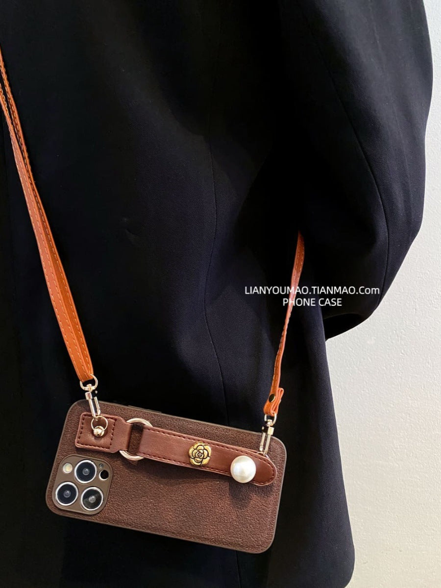 Accessories Dark Brown Pearl Camellia Wrist Strap for iPhone15Pro Phone Case Apple Strap Crossbody Lanyard