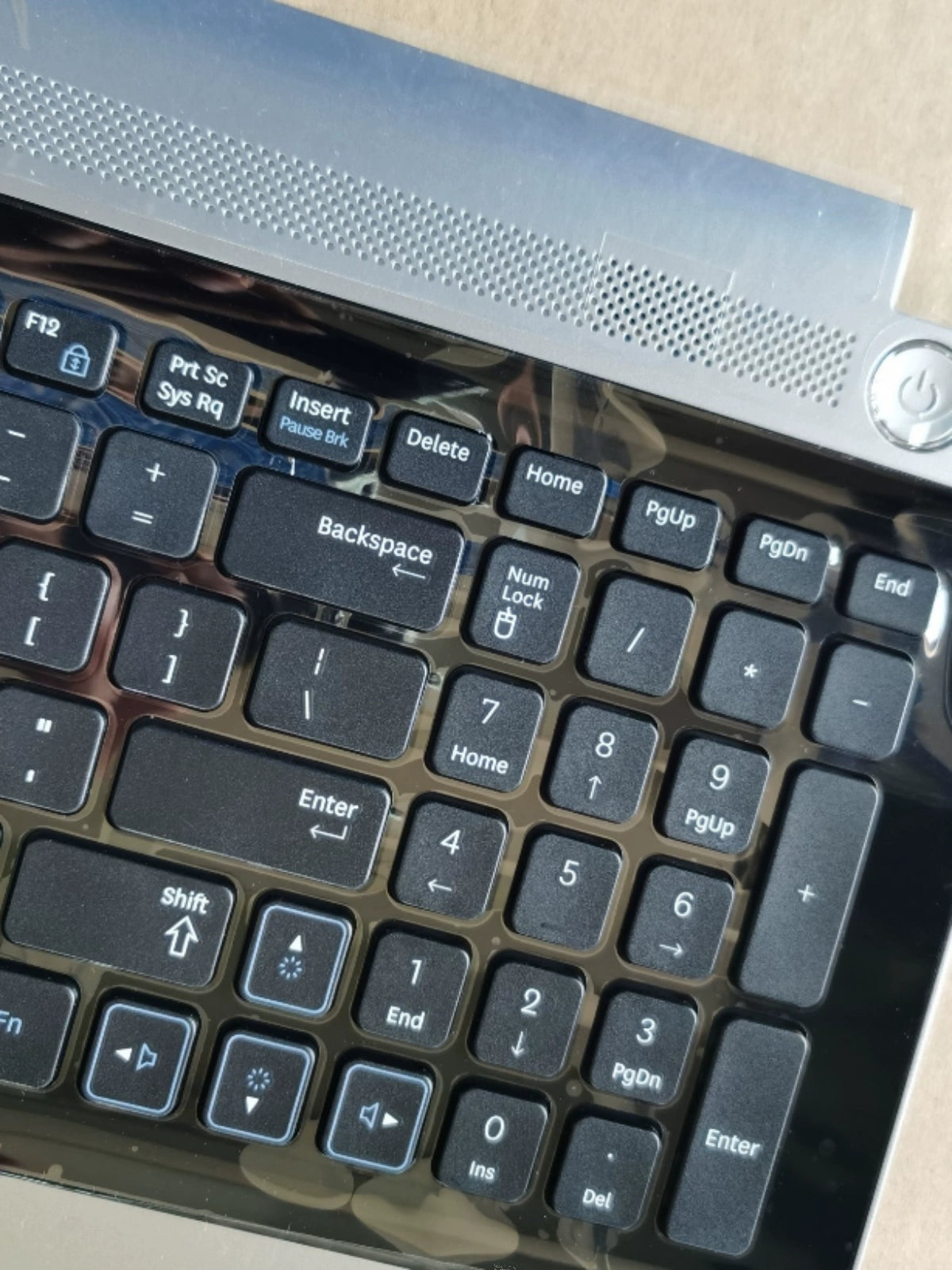 (Shipping fee not include)全新 Samsung 笔记本 RV509 RV511 RV515 RV520 原装 键盘 C壳 外壳