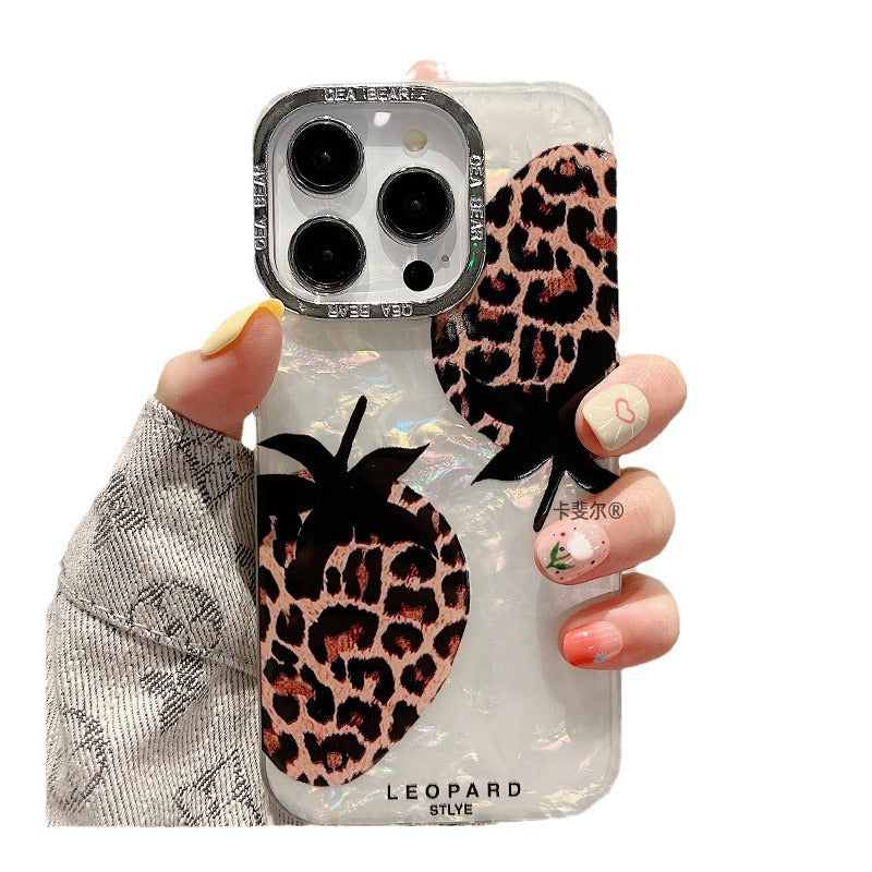 Accessories are suitable for Zhao Ruth's same leopard print strawberry bracelet, Apple 14promax mobile phone case, iphone13 new ins.