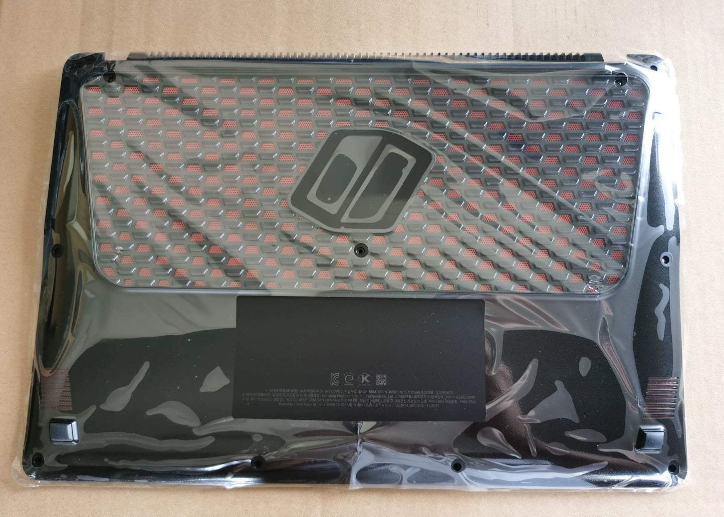 (Shipping fee not include)全新 Samsung 笔记本810G5M 8500GM 800G5M玄龙骑士 D壳底盖原装外壳