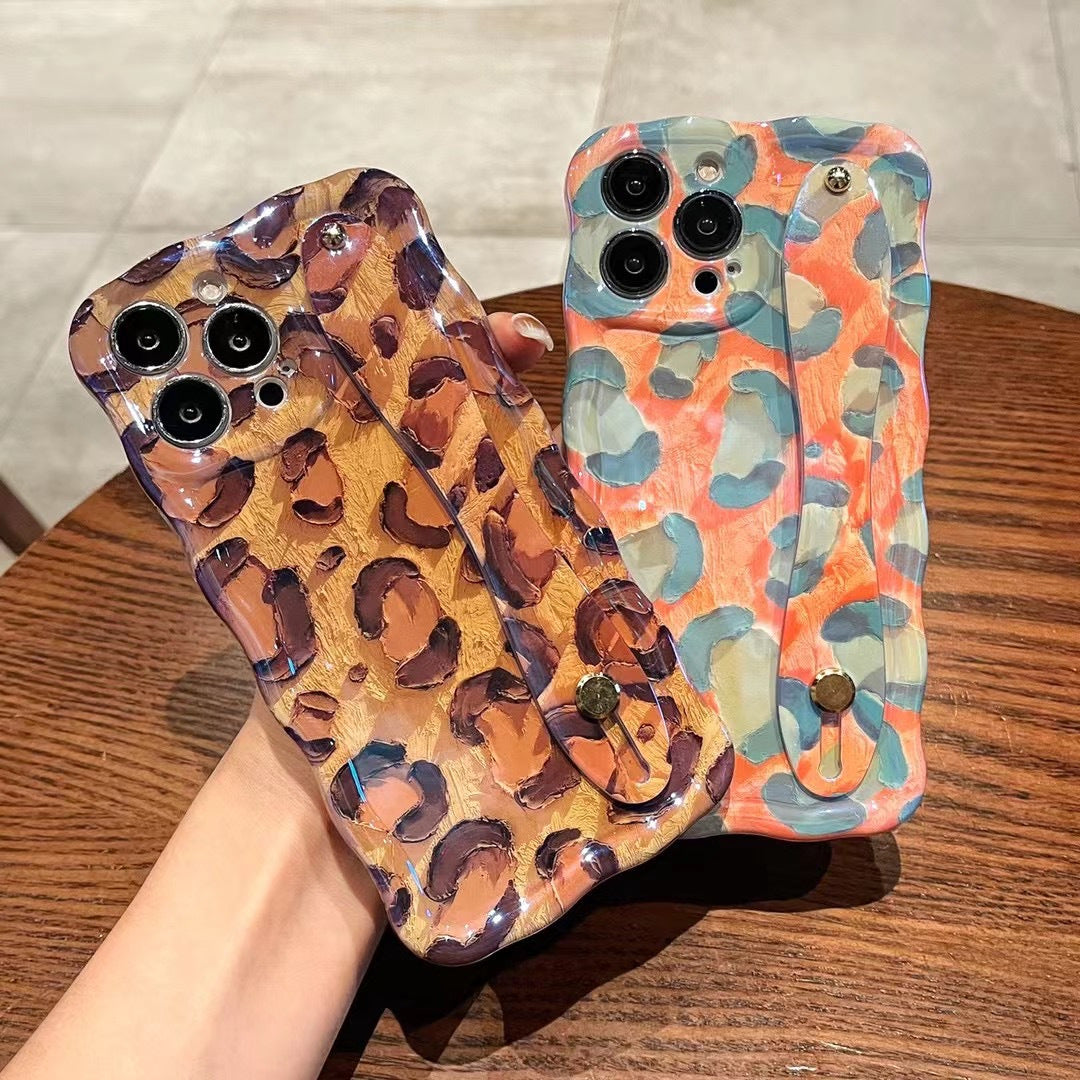 Accessories iPhone15Pro/Apple 14Promax anti-drop blue light wavy edge oil painting leopard print wristband new female phone case