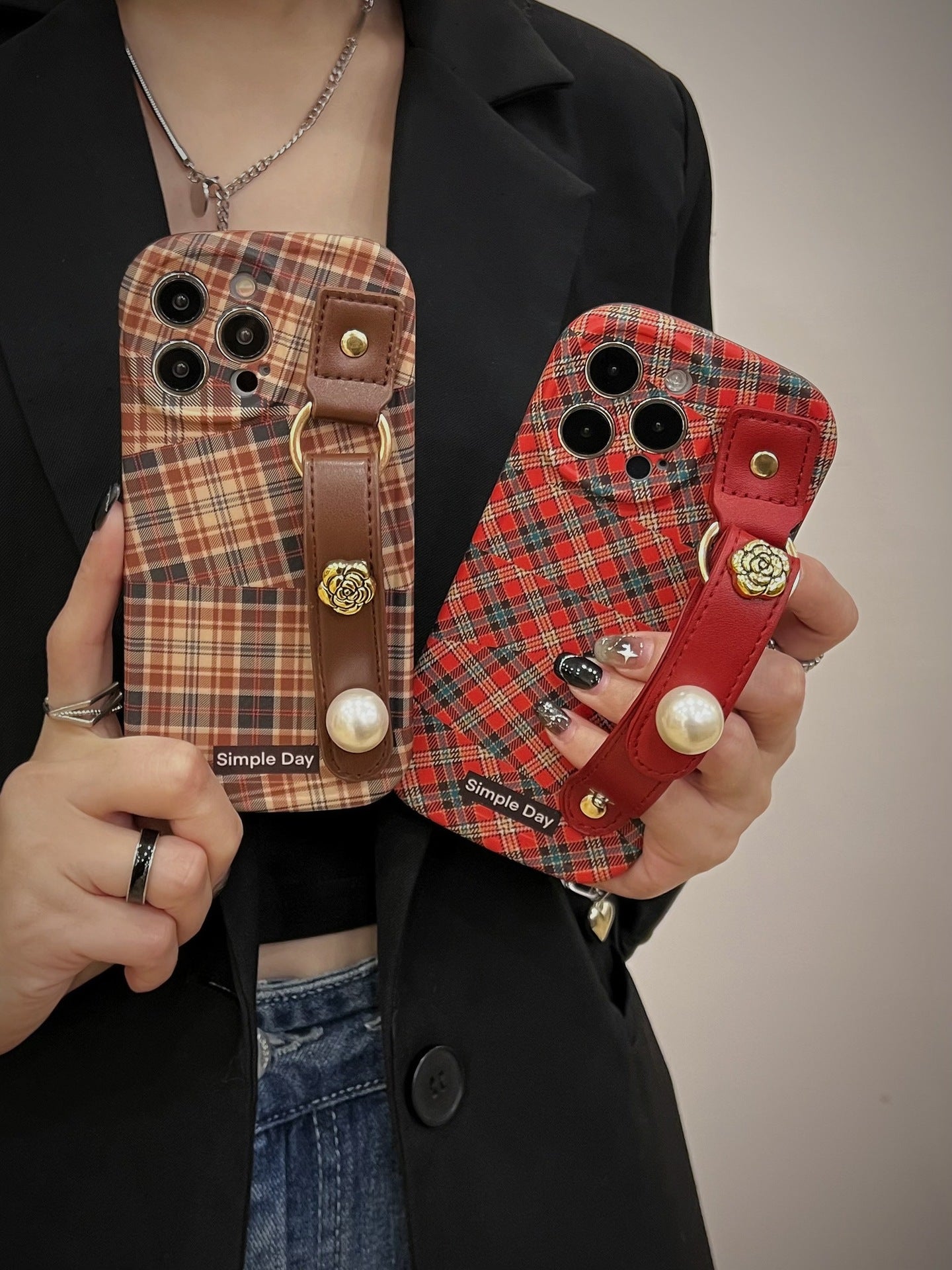 Accessories Irregular plaid wristband for iPhone15Pro Apple 14 mobile phone case 11 new 12 women 13 anti-drop x tide