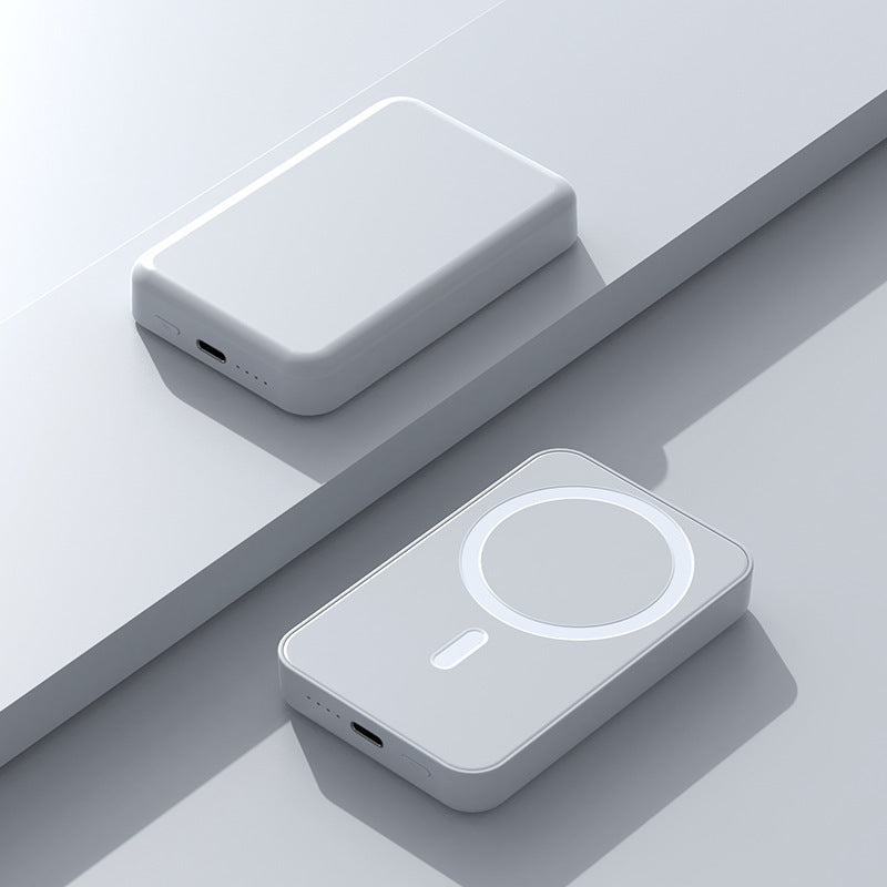 Magnetic wireless MagSafe power bank, large capacity, self-contained cable, fast charging mobile power supply.