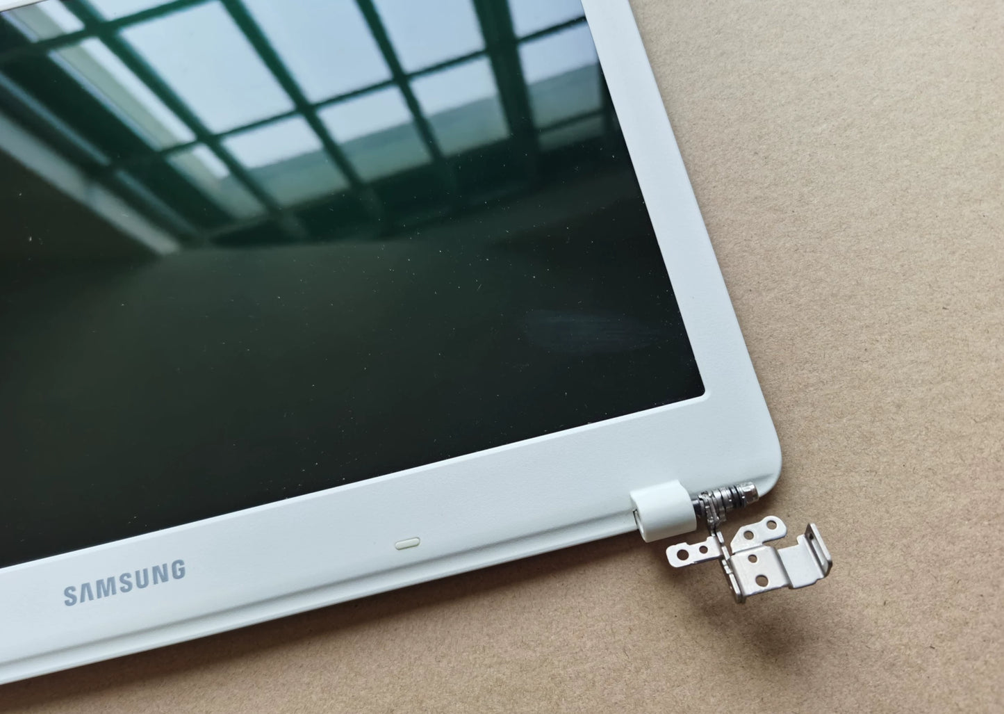 (Shipping fee not include)全新 Samsung 笔记本电脑 550R5M 500R5M 液晶屏 A B C D 外壳上半套