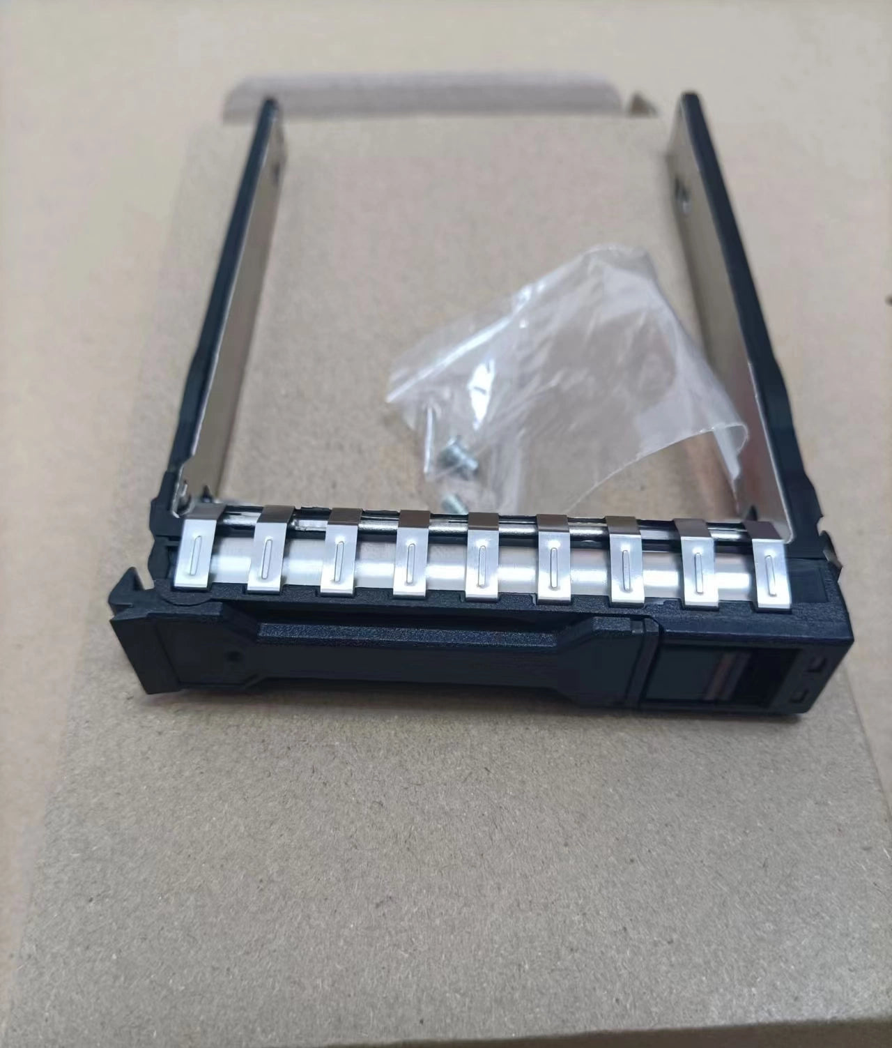 Servicer New Original 2.5-inch Hard Drive Carrier HP DL385 DL380 G10 Plus V2 P22892 23272