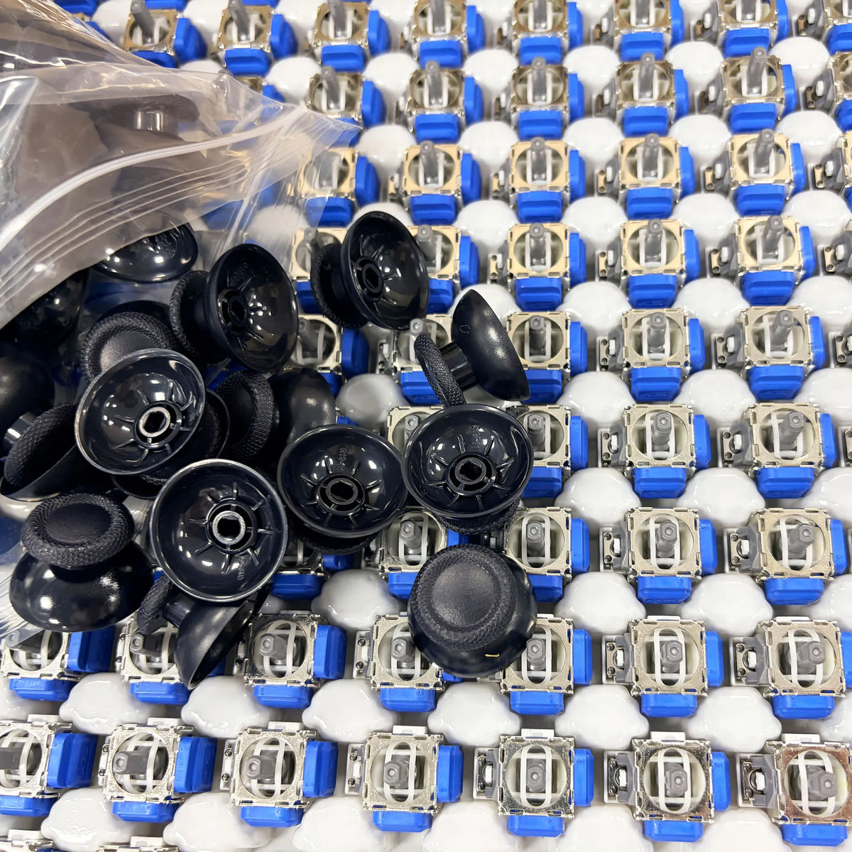50/100PCS For PS5 Gamepad TMR Sensor Thumbstick K-Silver JS13 Pro+ TMR Electromagnetic Joystick 3D Analog Joystick Cap Cover Game console repair parts